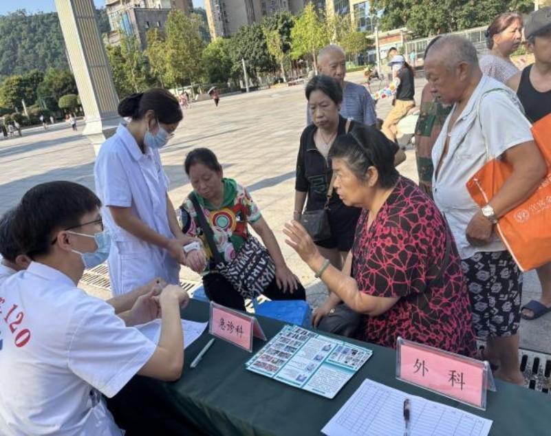 醫(yī)者仁心護(hù)健康，中醫(yī)服務(wù)暖民心——宜賓市第三中醫(yī)醫(yī)院第八屆“8.19中國(guó)醫(yī)師節(jié)”義診活動(dòng)紀(jì)實(shí)